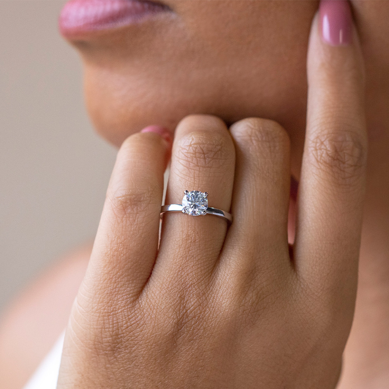 A sleek solitaire style
