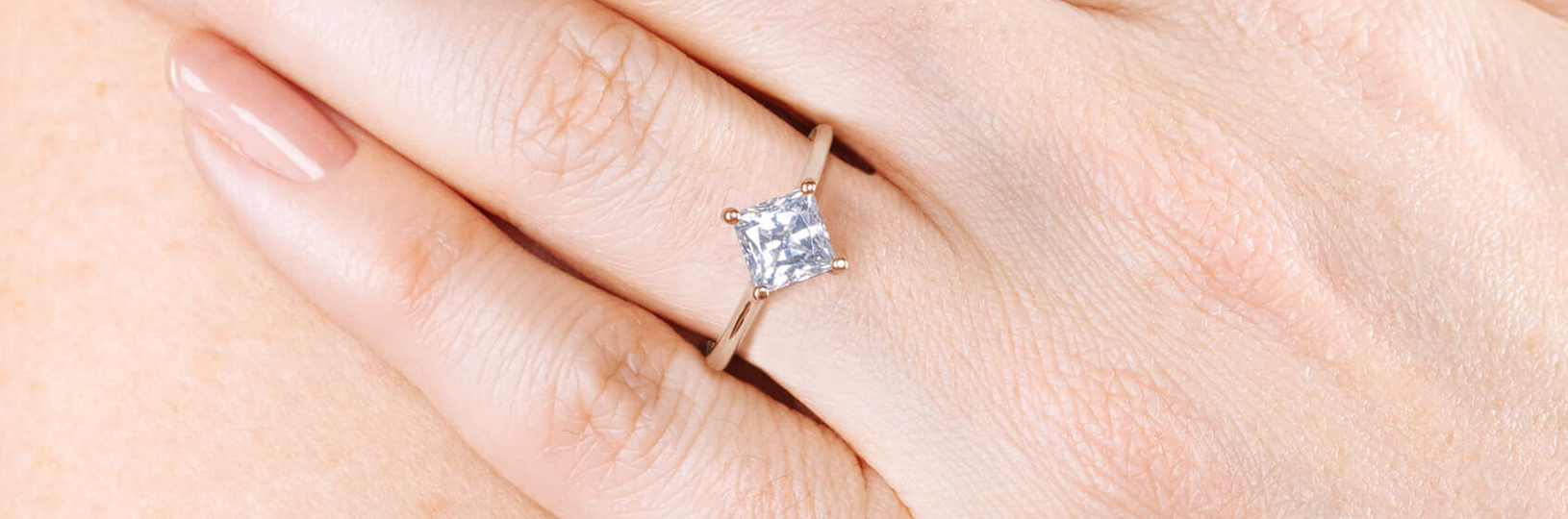 Image of a lab grown diamond engagement ring