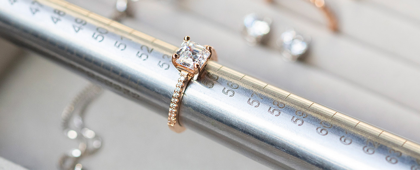 How to Determine the Perfect Engagement Ring Size