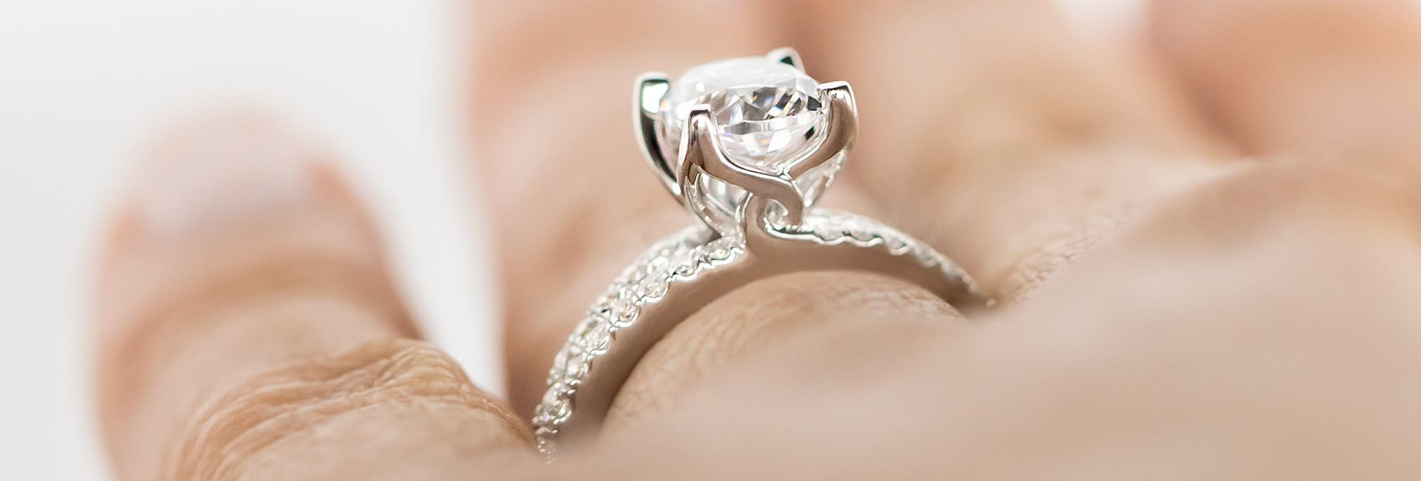 Raia Oval Cut Engagement Ring in 18K White Gold