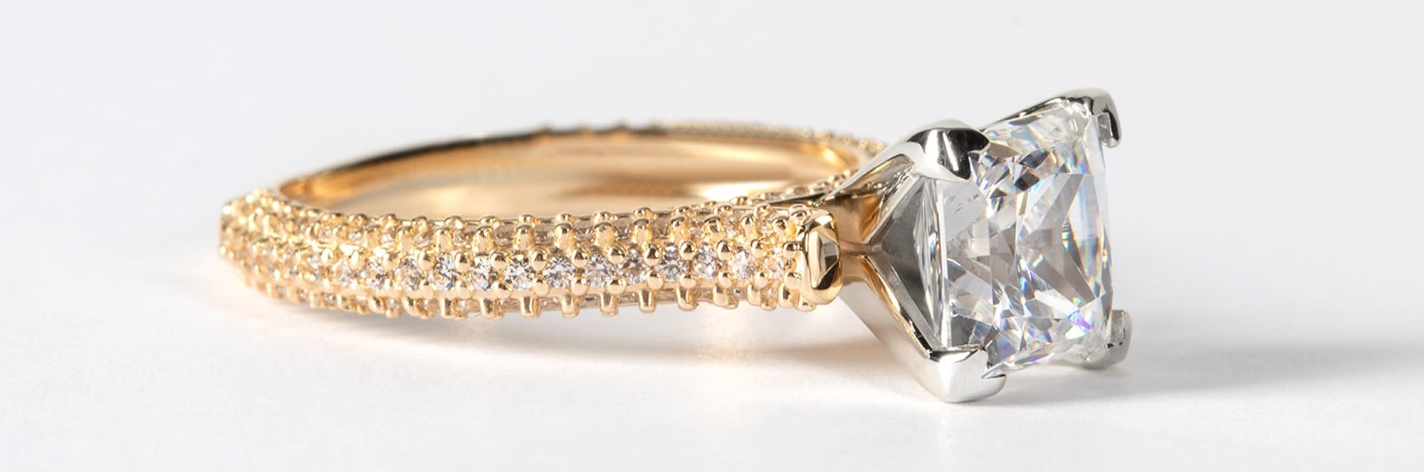 Vita Princess Cut Engagement Ring in 18K Yellow Gold