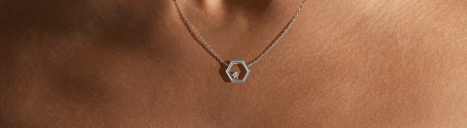 Solitaire Honeycomb Necklace in Sterling Silver