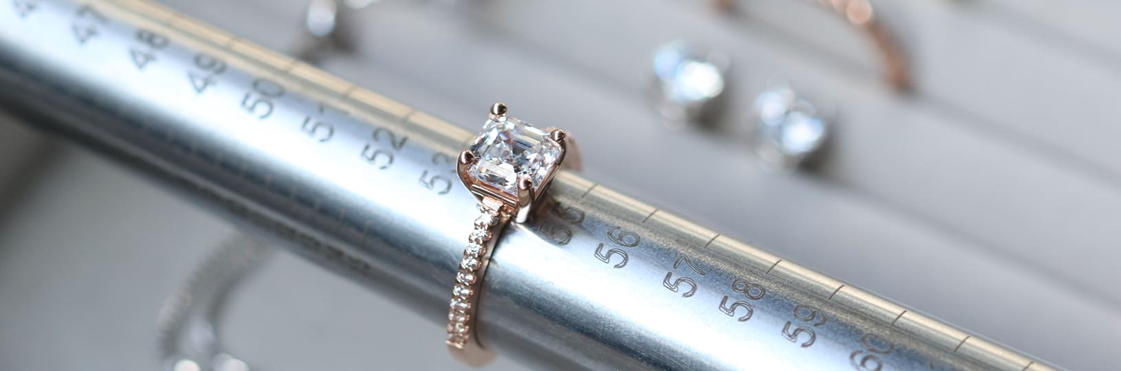 snijder huurder Min My Engagement Ring Is Too Small: Now What? | 12FIFTEEN Diamonds
